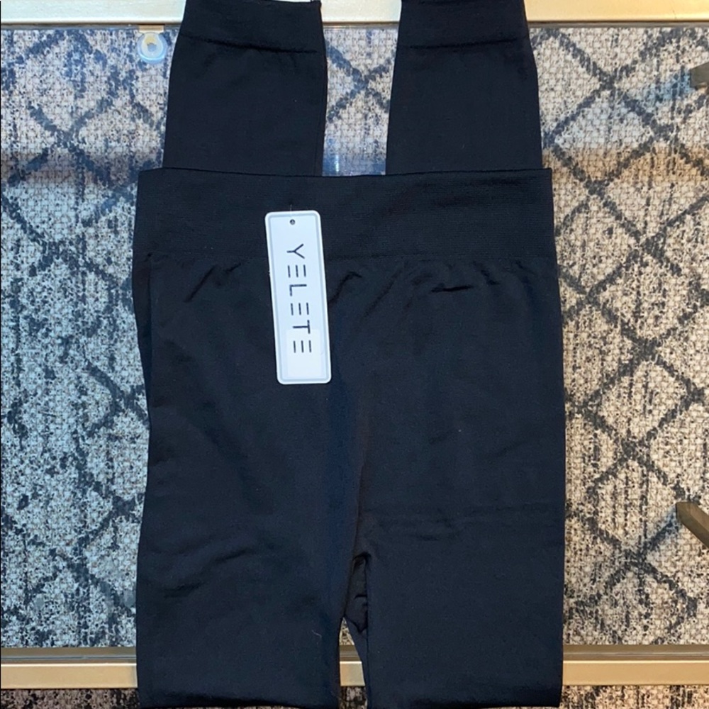 NWT SEAMLESS LEGGINGS - Picture 2 of 3